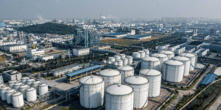 Glencore to Acquire Shell Refinery Devices