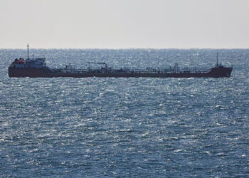 Oil falls as Trump repeats call for OPEC to cut prices