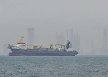 Iran Warfare cuts off gulf oil and chemicals trade