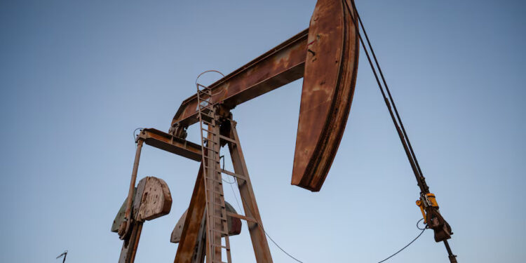 Oil rises after Iran strikes Middle East energy centers