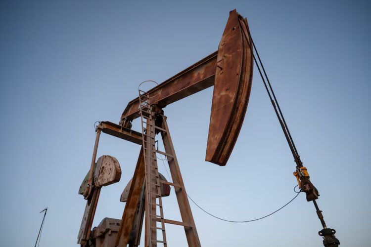 Oil rises after Iran strikes Middle East energy centers
