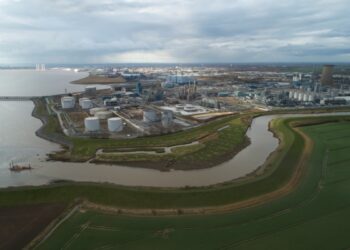 Ineos halts manufacturing at three UK chemical sites amid surge in gas prices